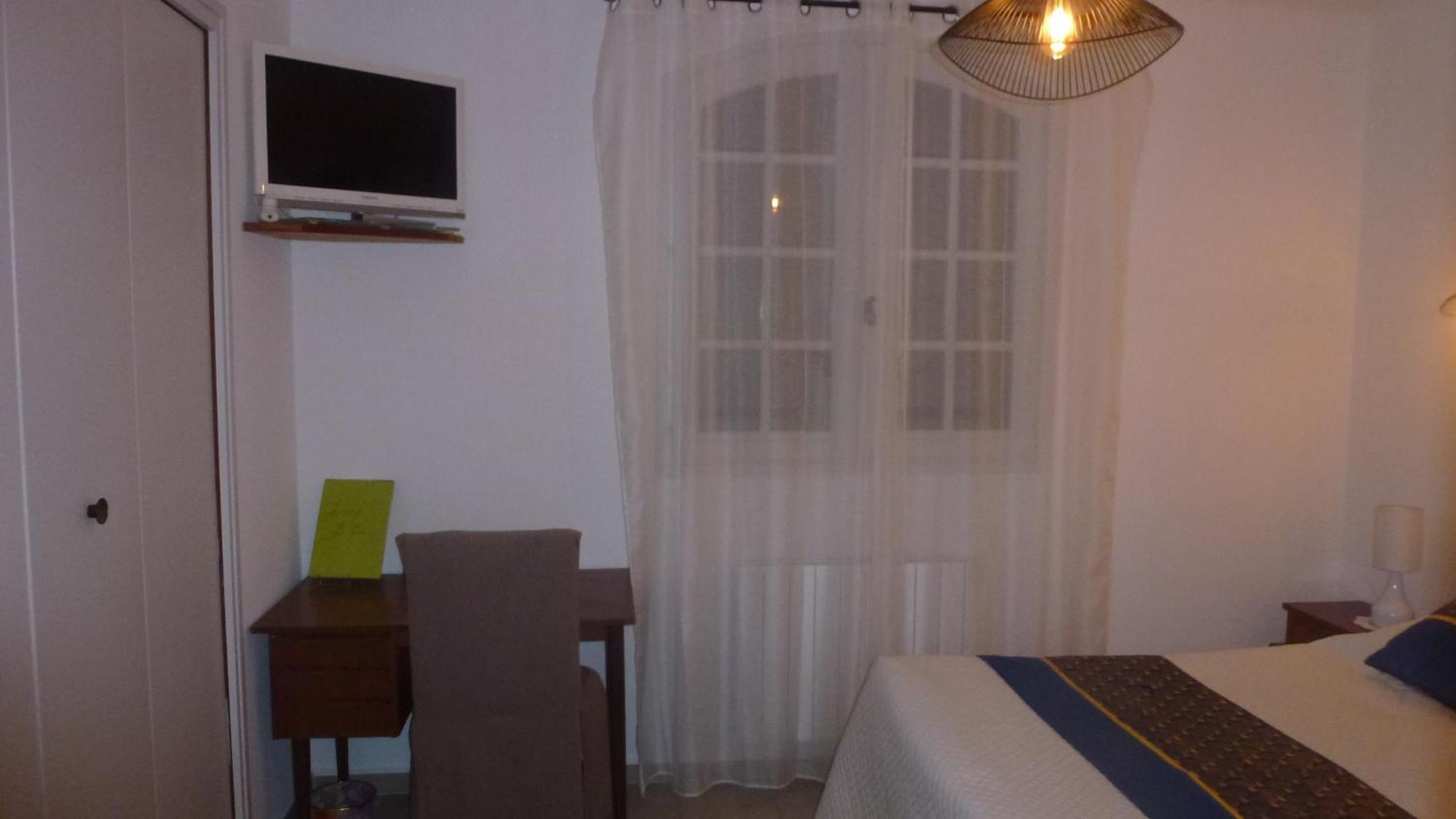 Chambre D'Hotes La Pinede Lambesc Exteriör bild